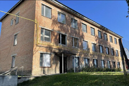 The current state of the old “post-Soviet” building The current state of the old “post-Soviet” building
